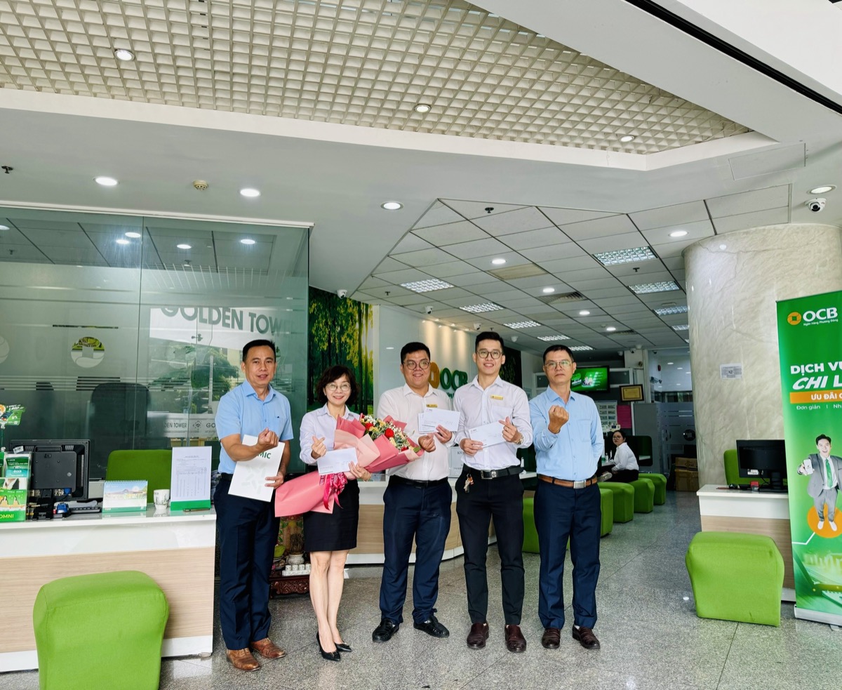 Vinh danh tại chi nhánh