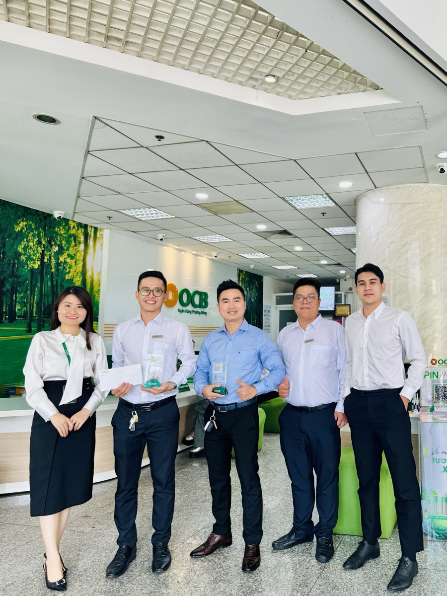 Vinh danh cùng đồng đội